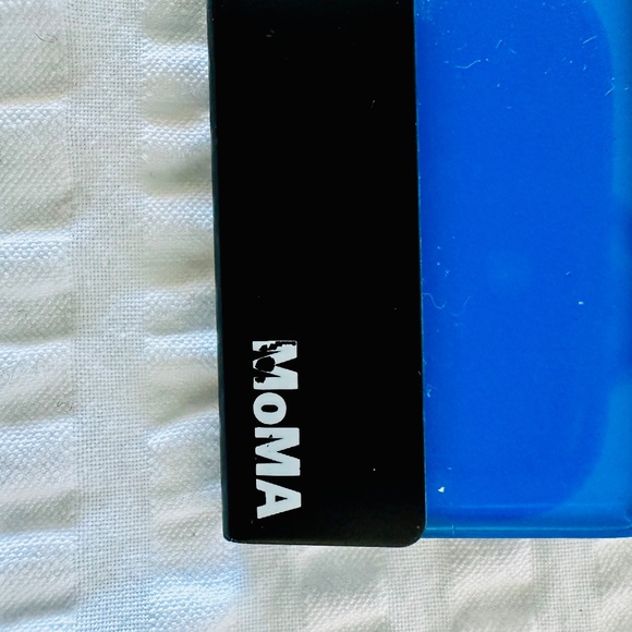 MoMA Luggage Tag - Picture 4 of 5